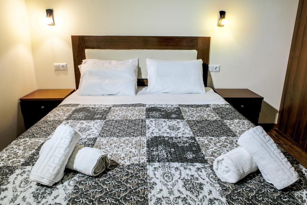 To Mpalkoni Hotel Khorevtón Bilik gambar