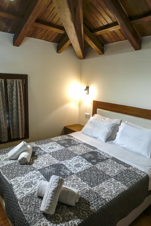 To Mpalkoni Hotel Khorevtón Bilik gambar