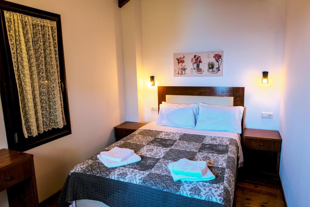 To Mpalkoni Hotel Khorevtón Luaran gambar