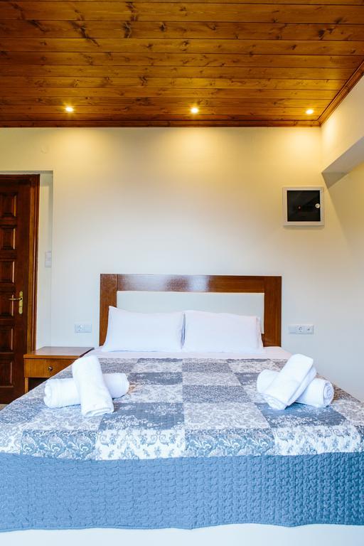 To Mpalkoni Hotel Khorevtón Luaran gambar