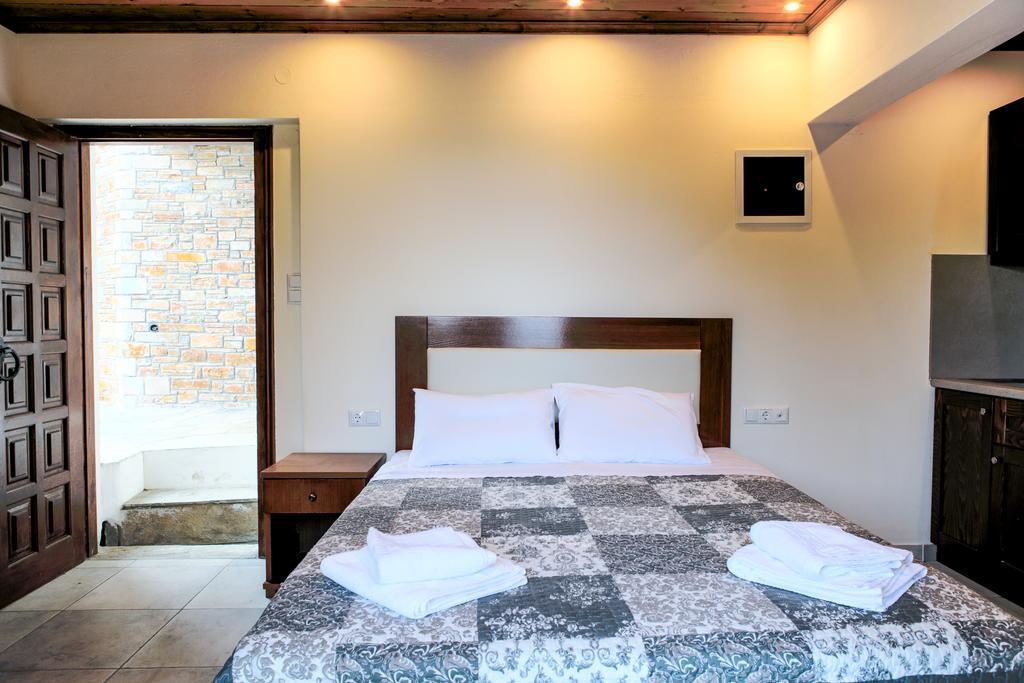 To Mpalkoni Hotel Khorevtón Luaran gambar