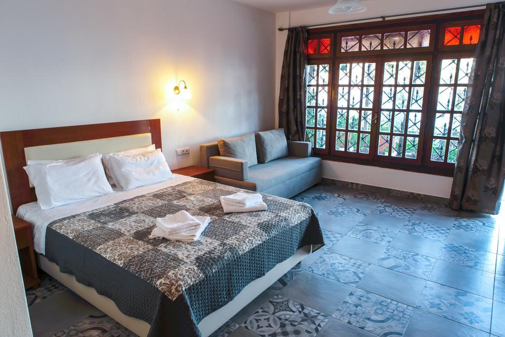 To Mpalkoni Hotel Khorevtón Luaran gambar