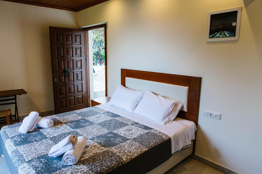 To Mpalkoni Hotel Khorevtón Luaran gambar